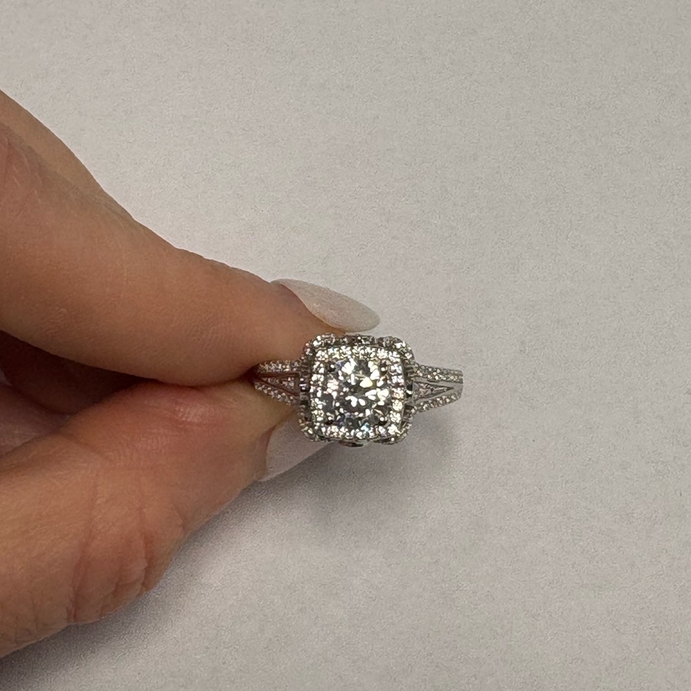 Suzy Levian Sterling Silver White CZ Halo Ring with Pavé Band NWT Size 7.5